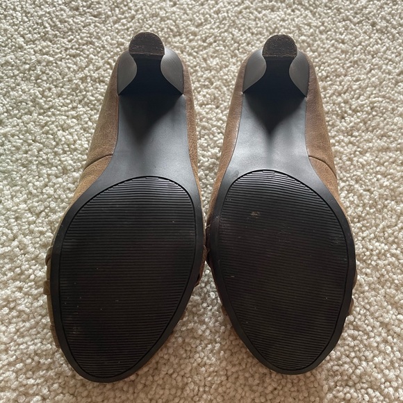 Maurice’s Brown heals with a buckle on top - Picture 2 of 4